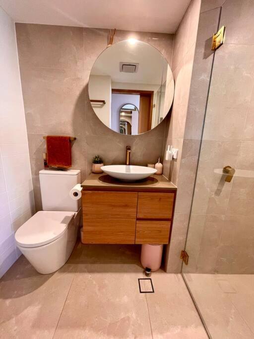 Chic Beachside Getaway 2Br 2Bath Fully Equipped Appartement Gold Coast Buitenkant foto