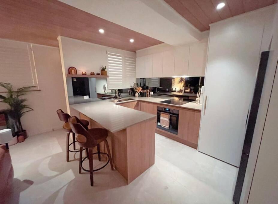 Chic Beachside Getaway 2Br 2Bath Fully Equipped Appartement Gold Coast Buitenkant foto
