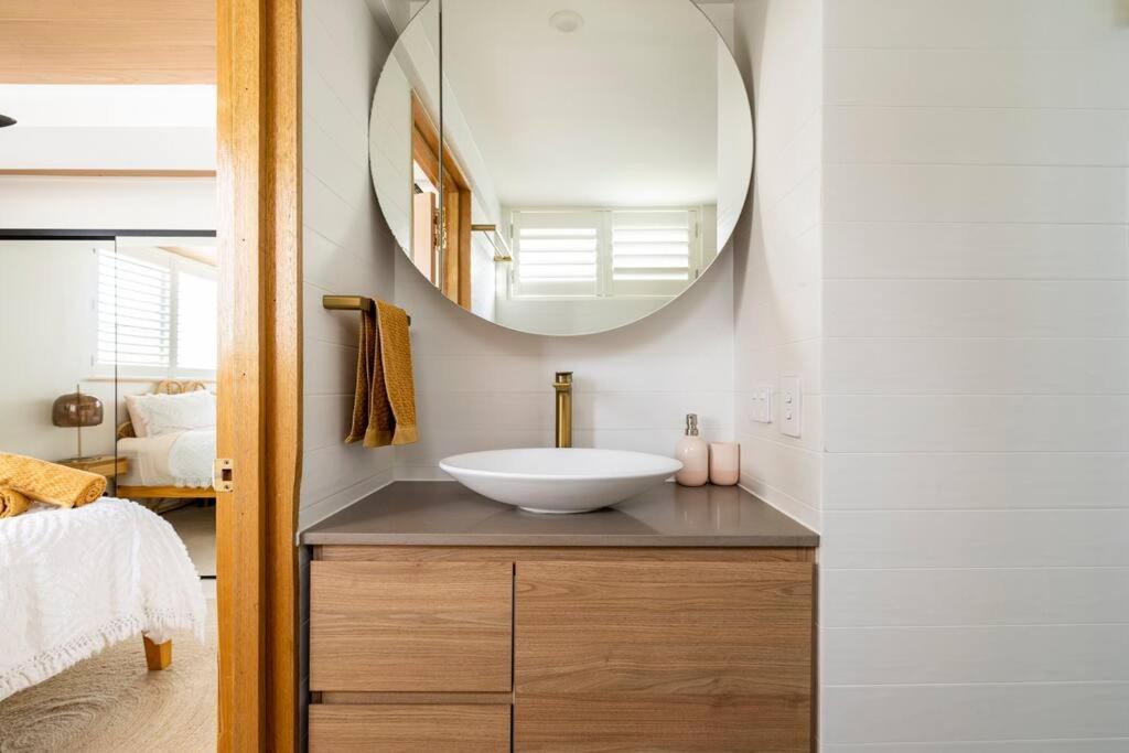 Chic Beachside Getaway 2Br 2Bath Fully Equipped Appartement Gold Coast Buitenkant foto
