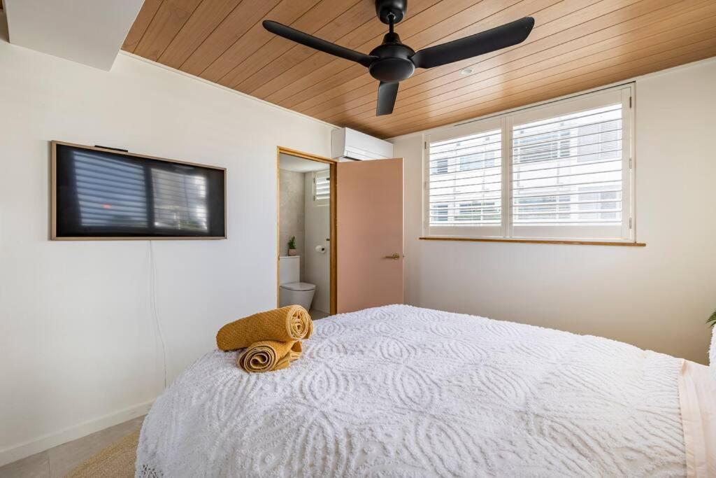 Chic Beachside Getaway 2Br 2Bath Fully Equipped Appartement Gold Coast Buitenkant foto
